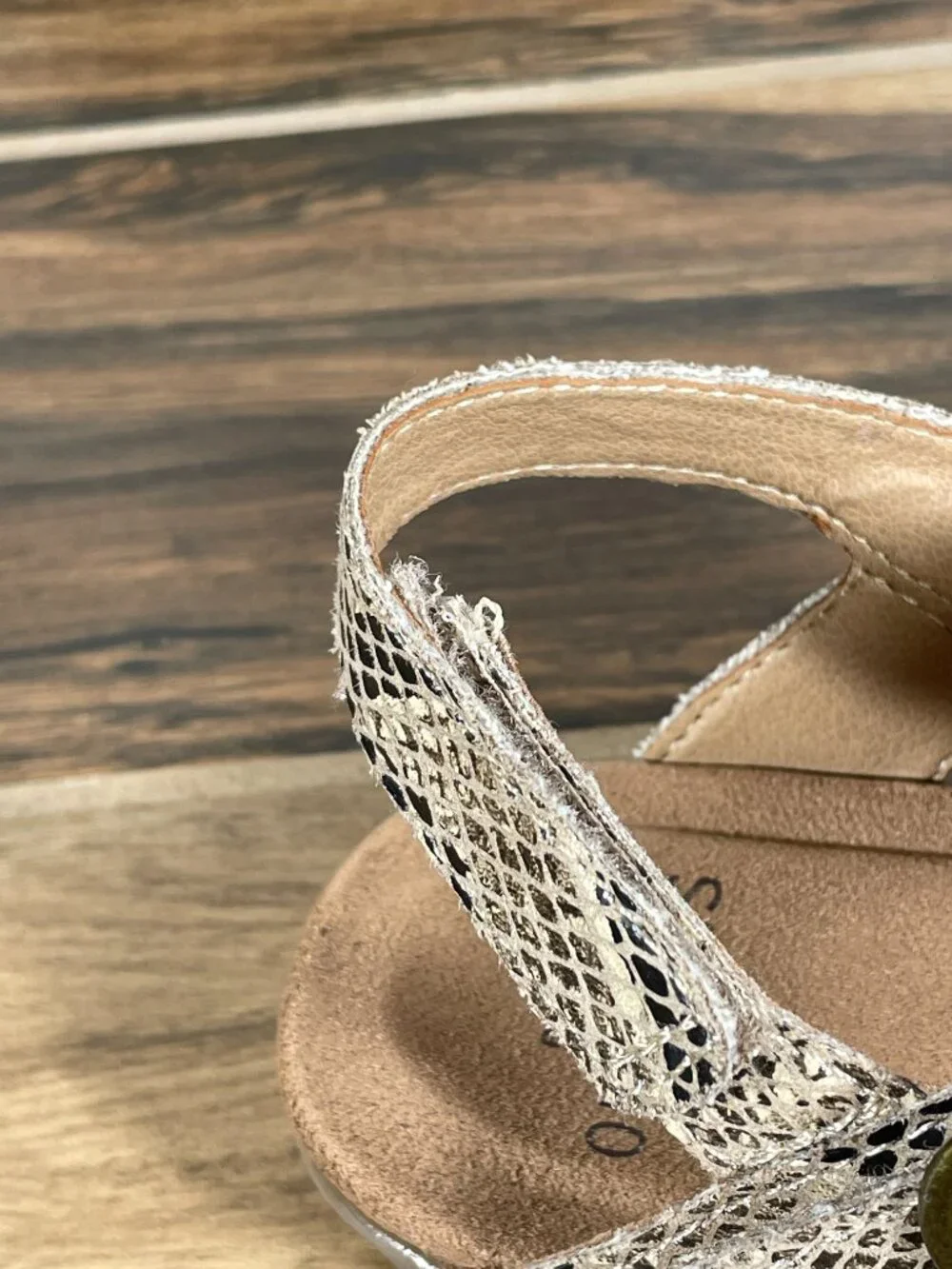 Earth Origins Beck Shoes Womens 7.5 Narrow Taupe Reptile Print Strappy Sandals